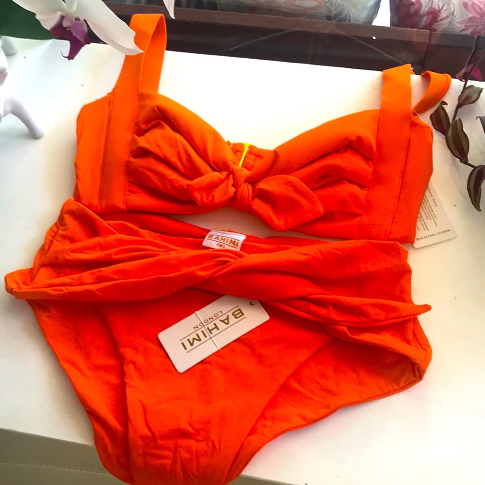 Bahimi swim set in vibrant orange!